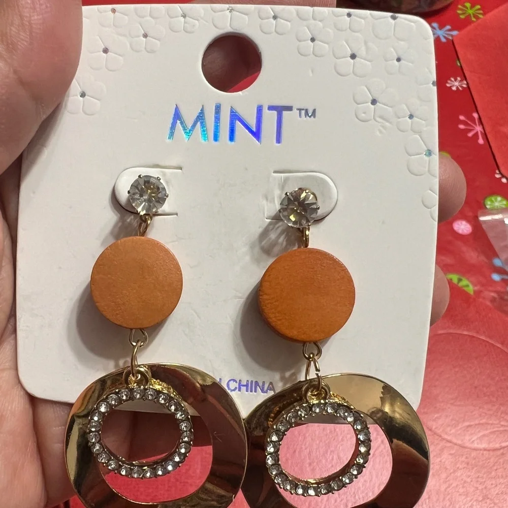 🌸4/$25 Bundle of 2 Mint Wood Dangling Earrings